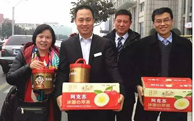 威廉希尔物业节前走访项目送祝福