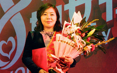 威廉希尔物业董事长姜芳女士荣获第十一届郑州市“十大杰出女性”称号