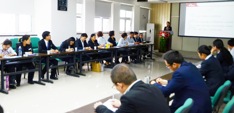 威廉希尔物业召开月度质量分析会暨香漫湖庄园产品推介会