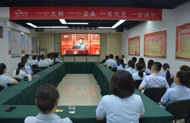 威廉希尔物业组织员工收听收看庆祝中国共产党成立100周年大会