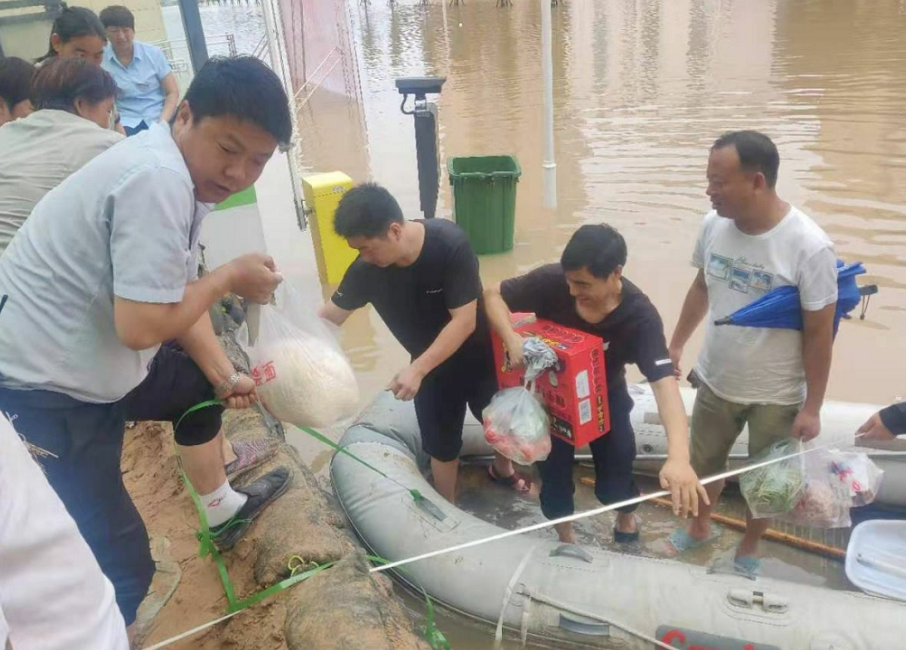 积水退去，他们仍未停歇——威廉希尔物业人汛后全力重建守平安