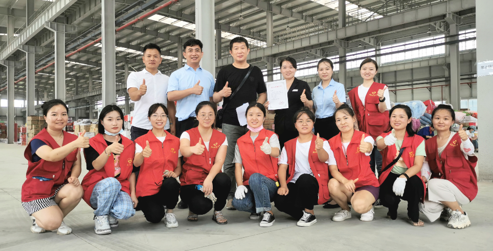 心系新乡 守望相助 ——威廉希尔捐赠衣物食品等支援新乡抗洪救灾