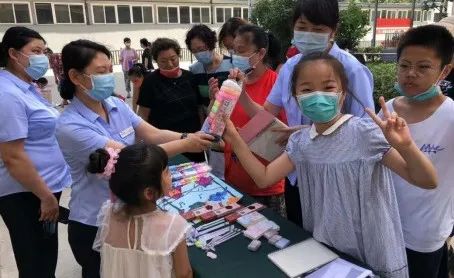 儿童节丨当摊主，绘画，拼积木…… 威廉希尔“小业主们”花式庆“六一”！