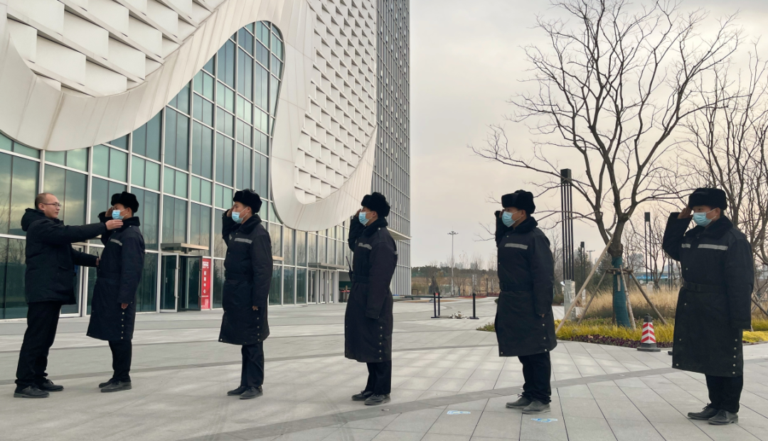 威廉希尔服务|致敬！威廉希尔报业大厦秩序团队深夜智擒偷车贼