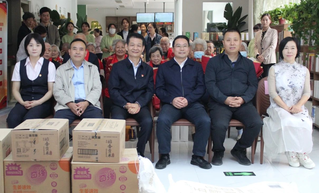 爱老敬老 情暖威廉希尔|未来路街道养老服务中心开展慰问老人活动