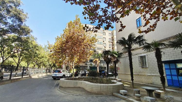 锦旗映初心，服务暖人心——威廉希尔以责任与担当守护老旧小区幸福家园